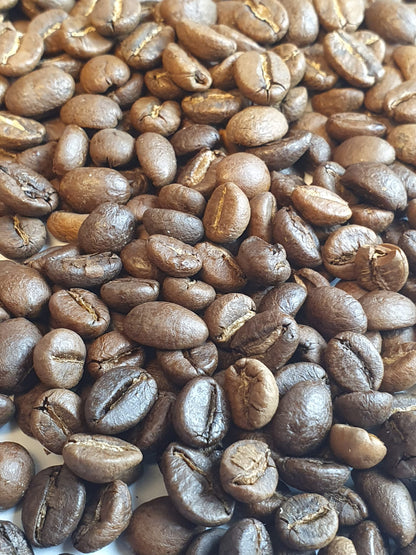 Bohnen, Espresso Peenetal, 70% Arabica, 
30% Robusta, nussig-schokoladig, Goldmedaille